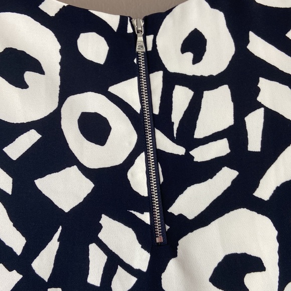 navy blue LOFT abstract workwear dress with cap sleeves size 8 - Picture 4 of 5